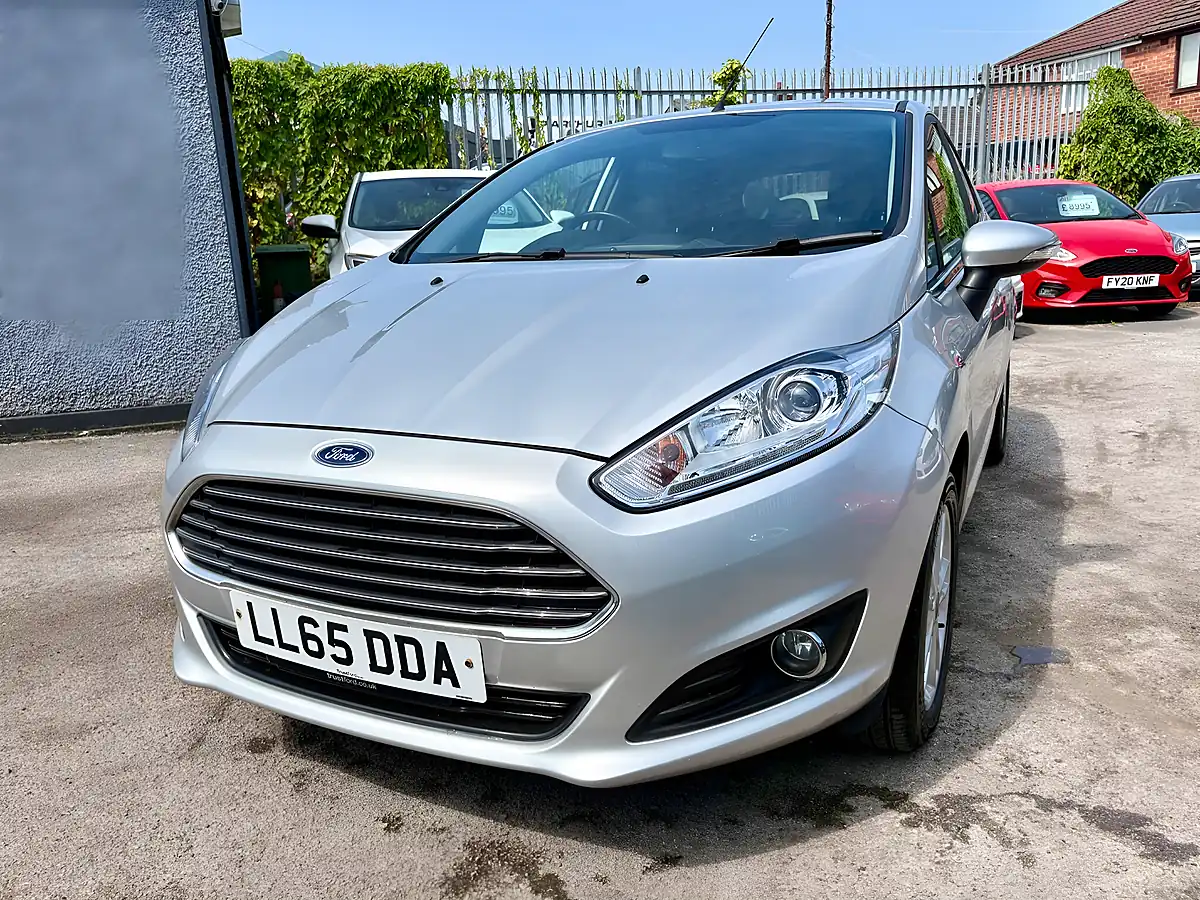 Used 2015 Ford Fiesta Zetec Moondust Silver - Interior and Exterior details 3