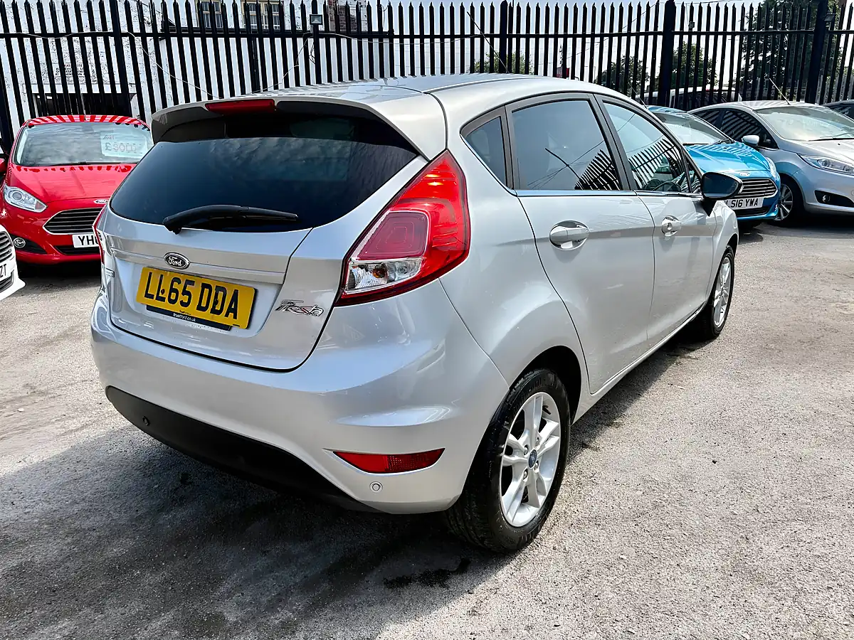 Used 2015 Ford Fiesta Zetec Moondust Silver - Interior and Exterior details 4