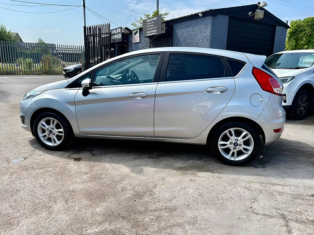Used 2015 Ford Fiesta Zetec Moondust Silver - Interior and Exterior details 5