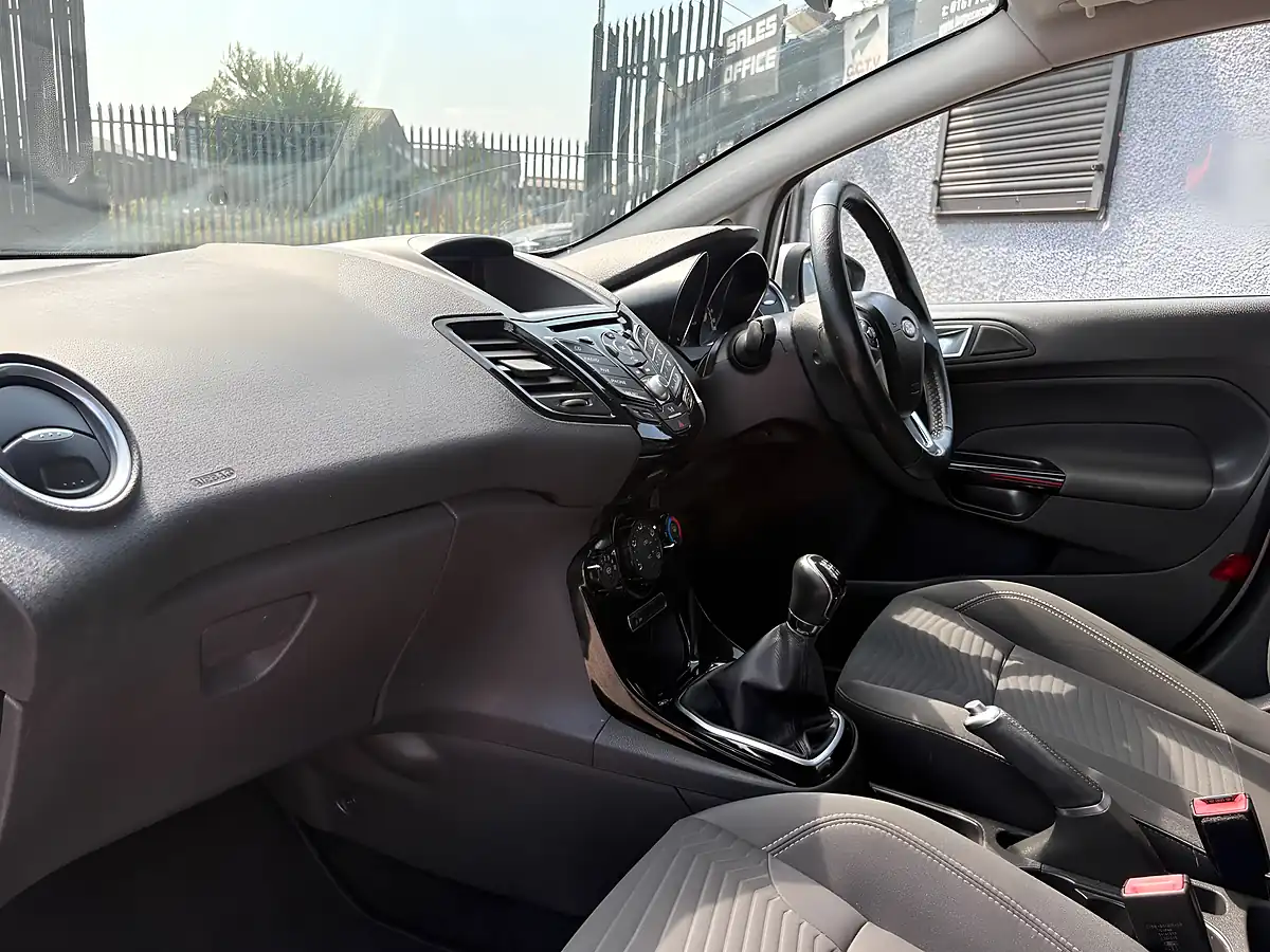 Used 2015 Ford Fiesta Zetec Moondust Silver - Interior and Exterior details 8