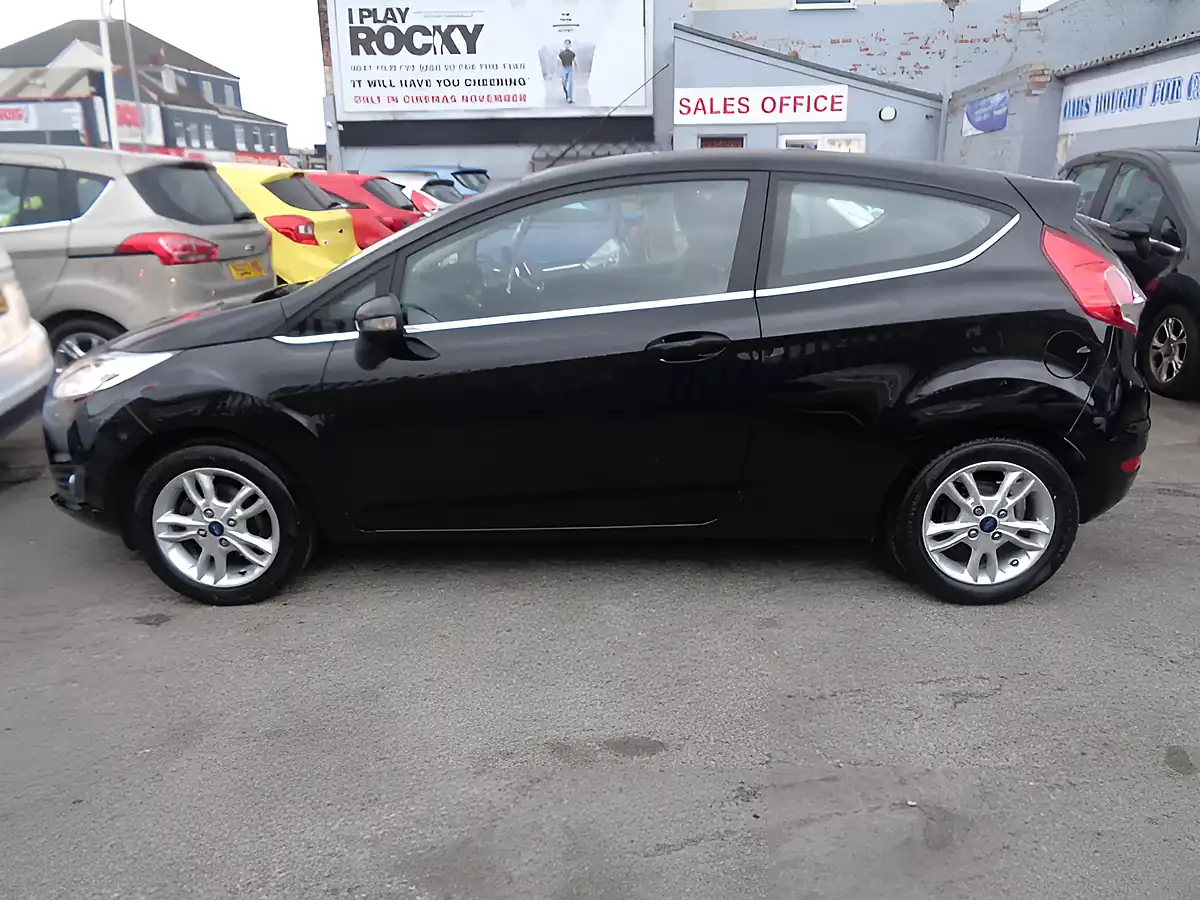 Used 2015 Ford Fiesta Zetec Panther Black - Interior and Exterior details 16