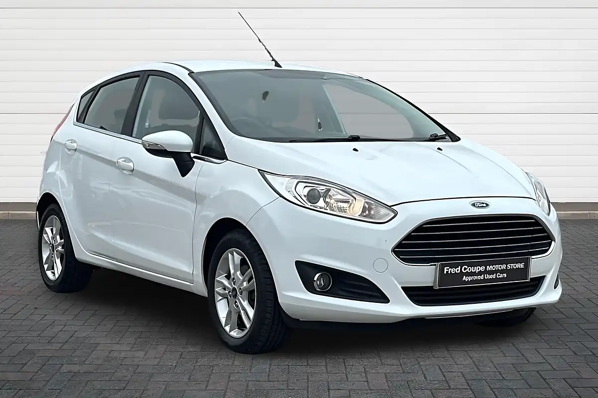 Used 2015 Ford Fiesta Zetec Polar White - Front View