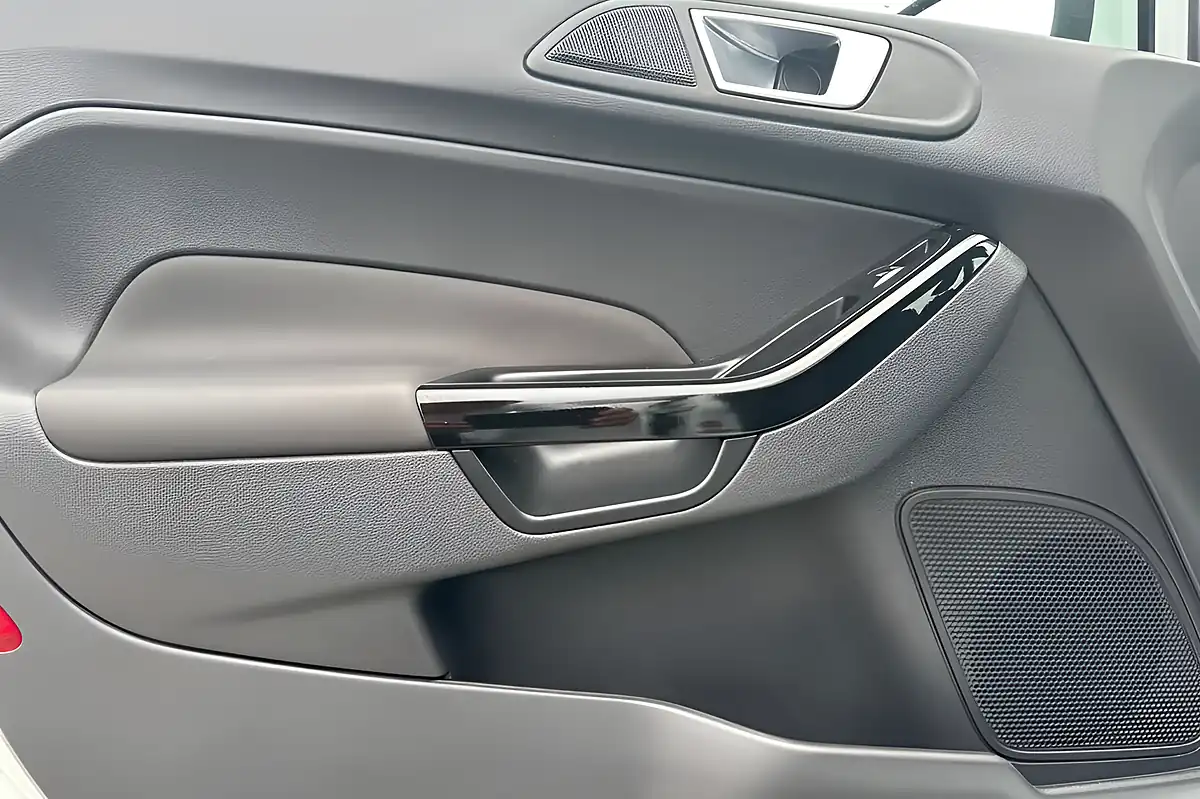 Used 2015 Ford Fiesta Zetec Polar White - Interior and Exterior details 13