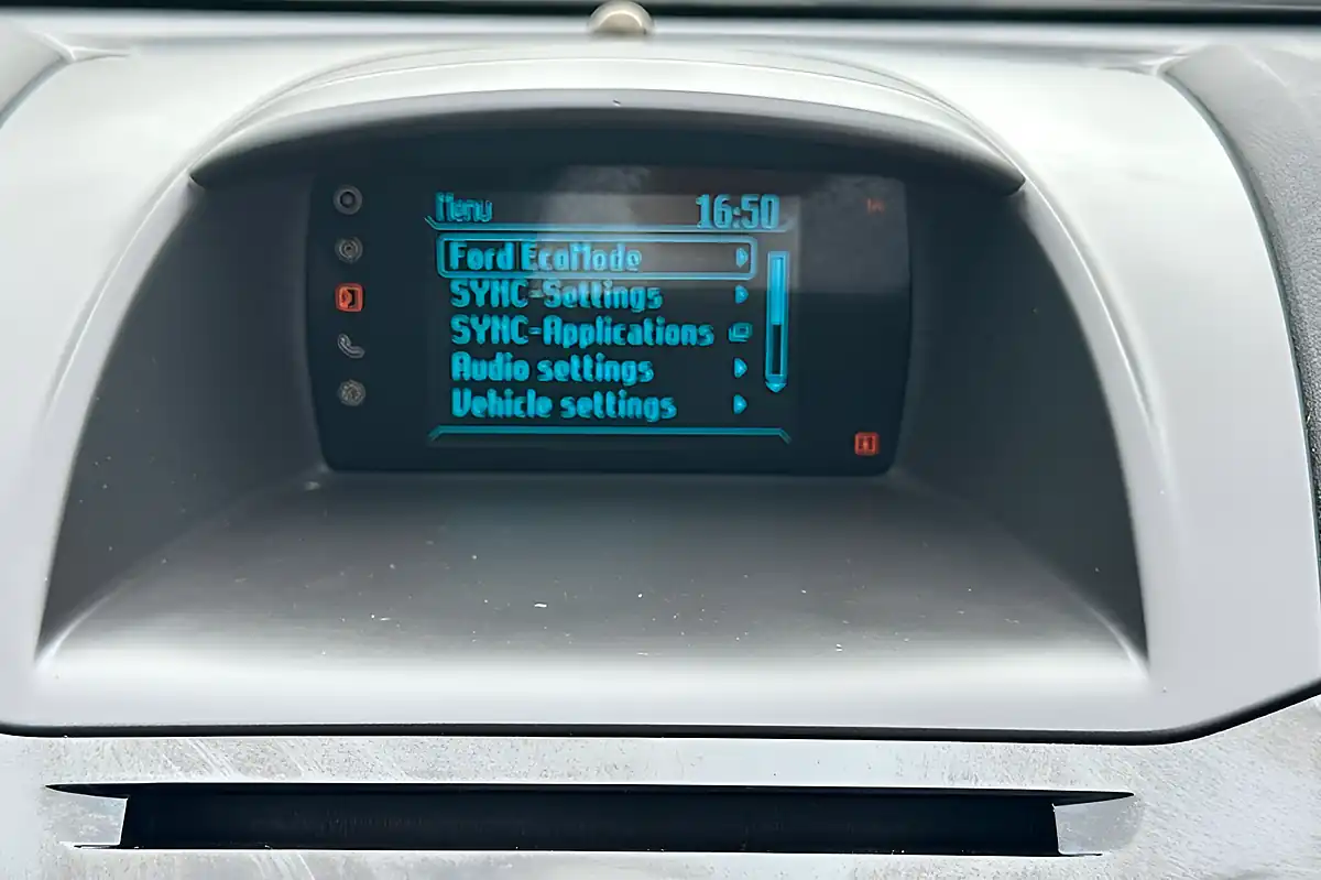 Used 2015 Ford Fiesta Zetec Polar White - Interior and Exterior details 19