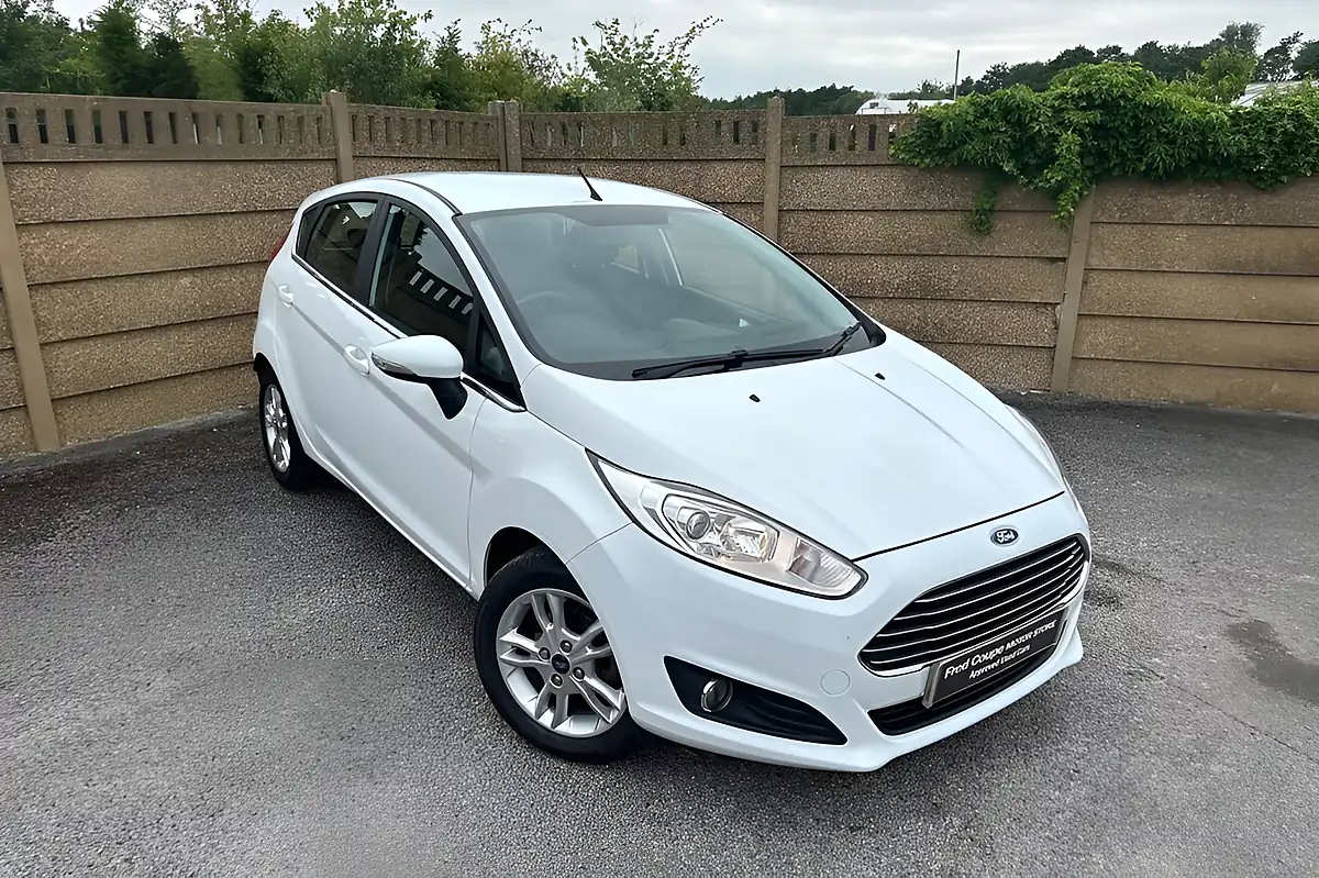 Used 2015 Ford Fiesta Zetec Polar White - Interior and Exterior details 20