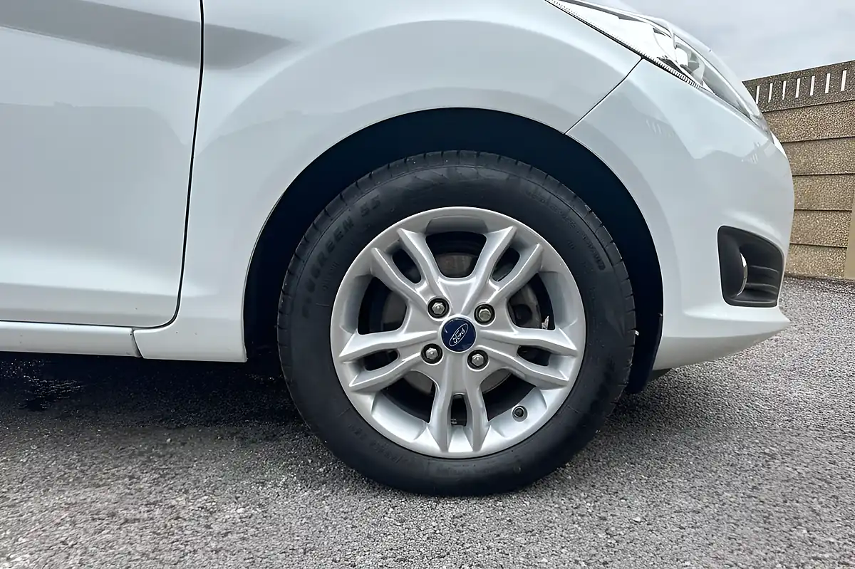 Used 2015 Ford Fiesta Zetec Polar White - Interior and Exterior details 9