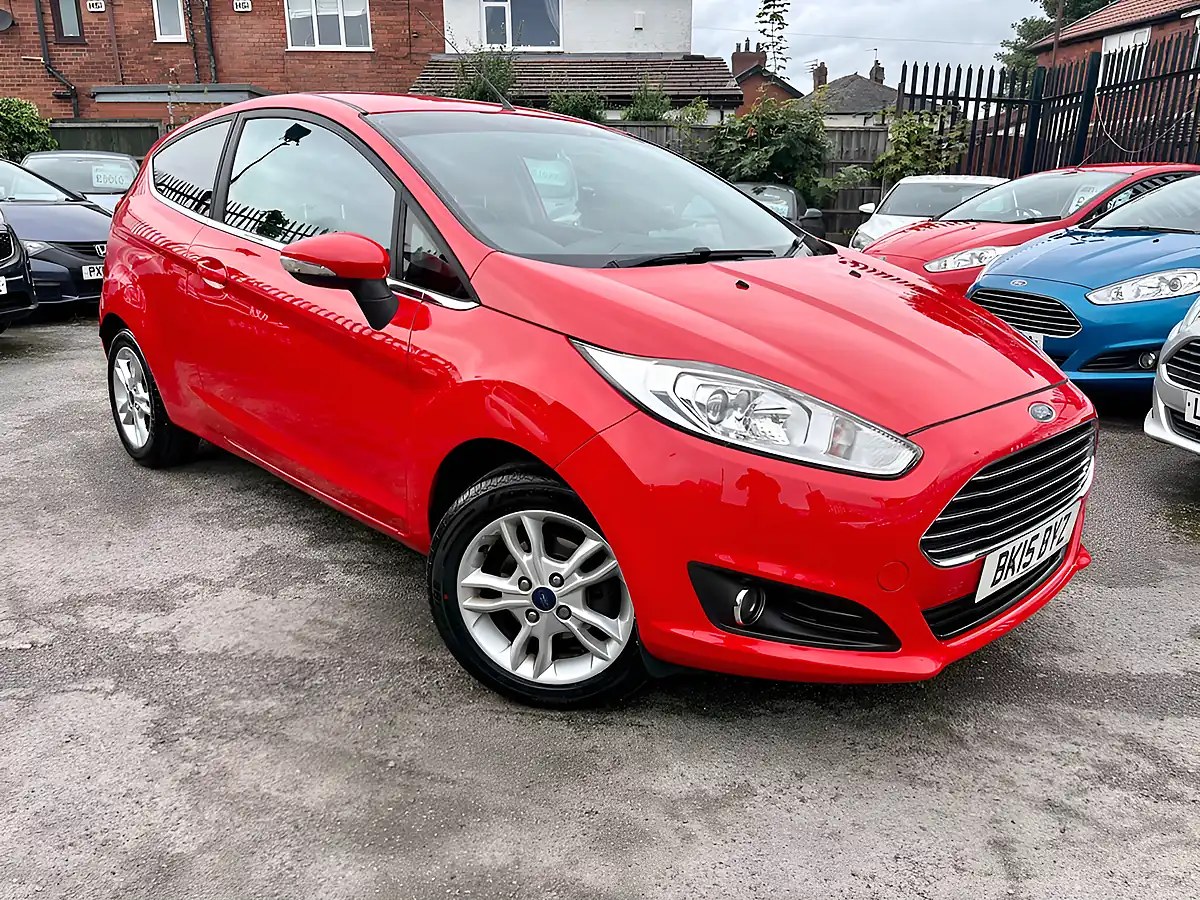 Used 2015 Ford Fiesta Zetec Race Red - Front View