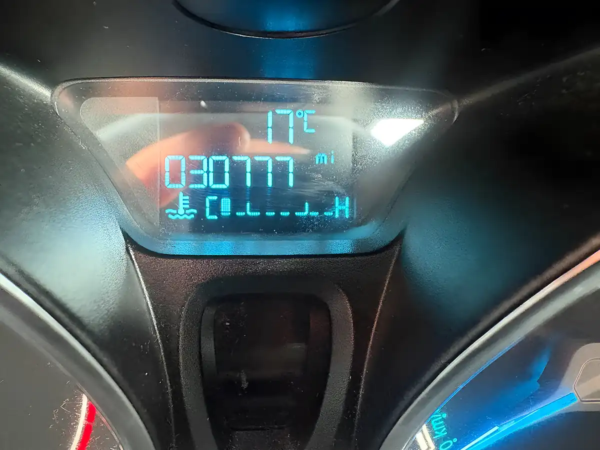 Used 2015 Ford Fiesta Zetec Race Red - Interior and Exterior details 10