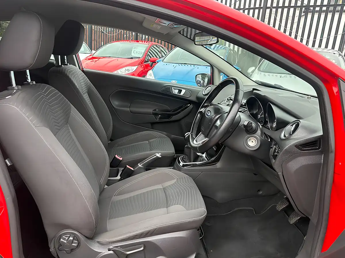 Used 2015 Ford Fiesta Zetec Race Red - Interior and Exterior details 13