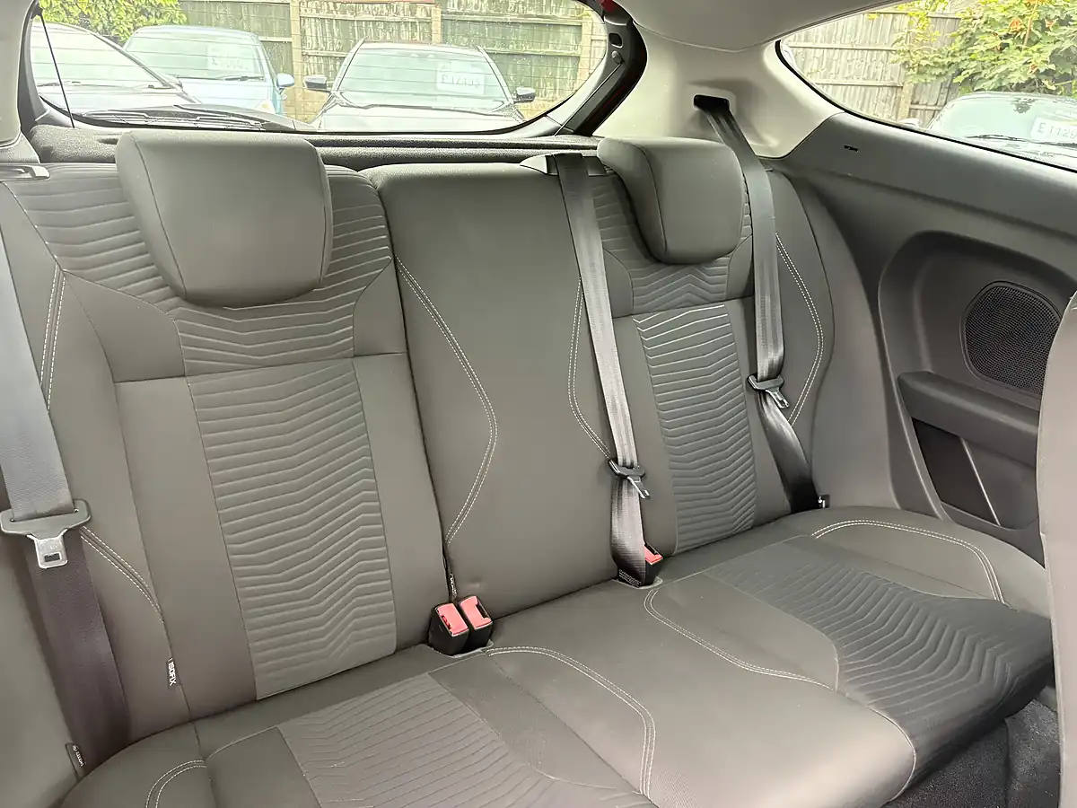 Used 2015 Ford Fiesta Zetec Race Red - Interior and Exterior details 14