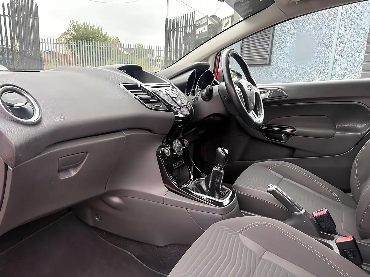 Used 2015 Ford Fiesta Zetec Race Red - Interior and Exterior details 8