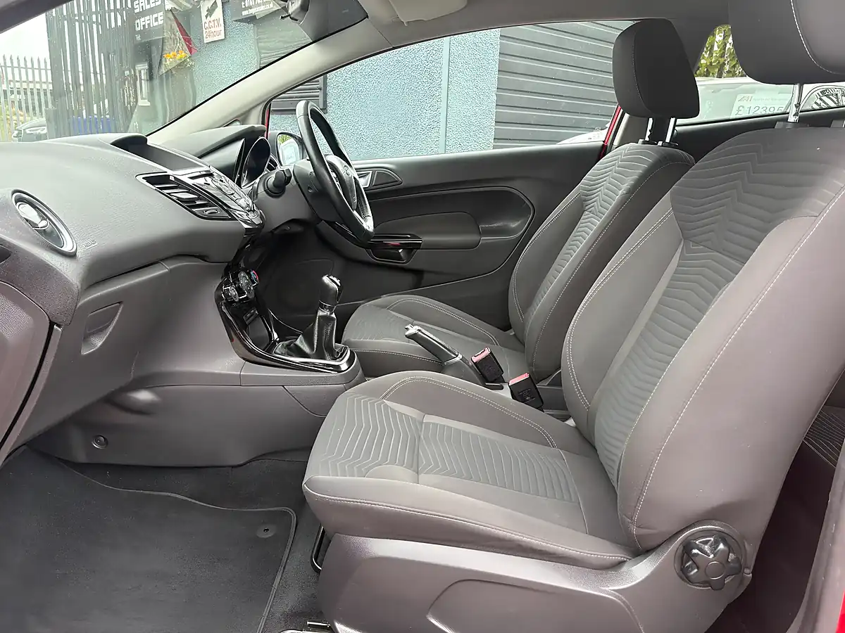 Used 2015 Ford Fiesta Zetec Race Red - Interior and Exterior details 9