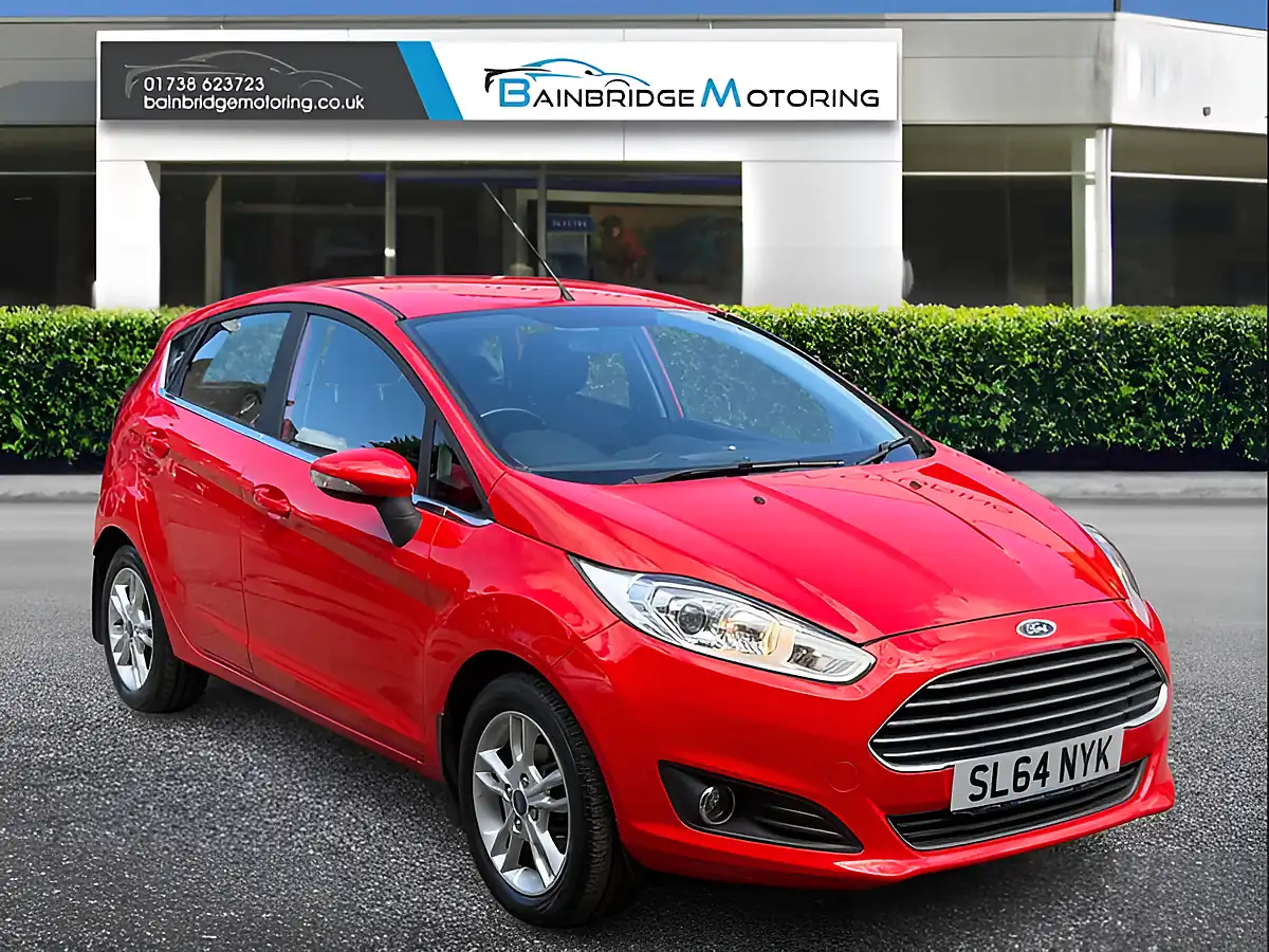 Used 2015 Ford Fiesta Zetec Red - Front View