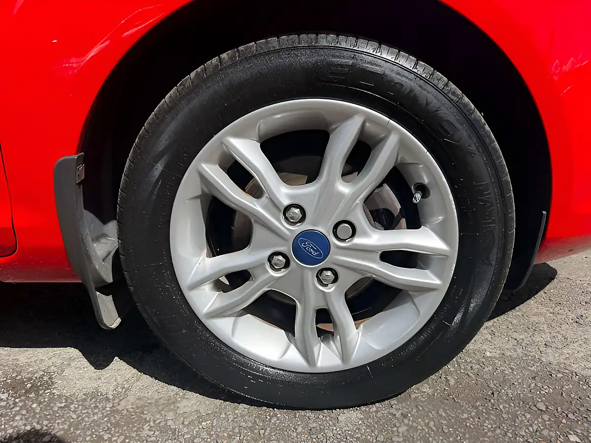 Used 2015 Ford Fiesta Zetec Red - Interior and Exterior details 9