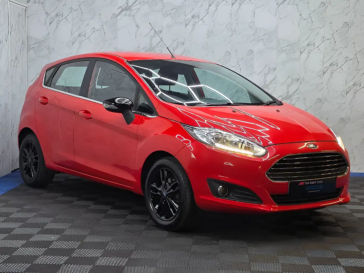 Used 2015 Ford Fiesta Zetec Red - Front View
