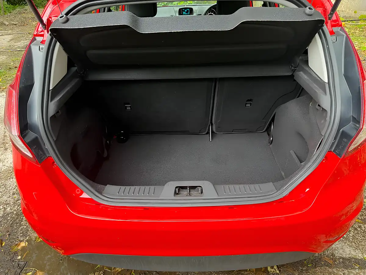 Used 2015 Ford Fiesta Zetec Red - Interior and Exterior details 10