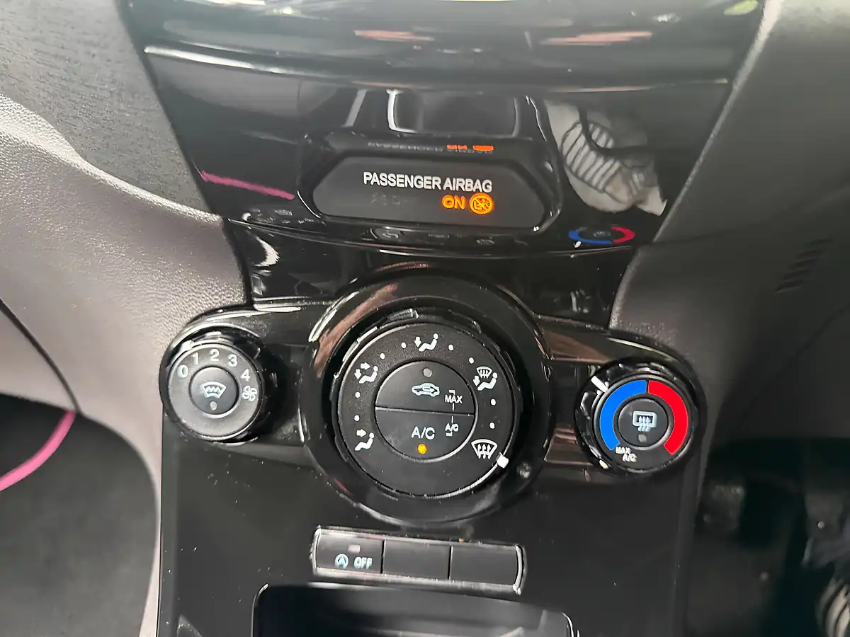 Used 2015 Ford Fiesta Zetec Red - Interior and Exterior details 12