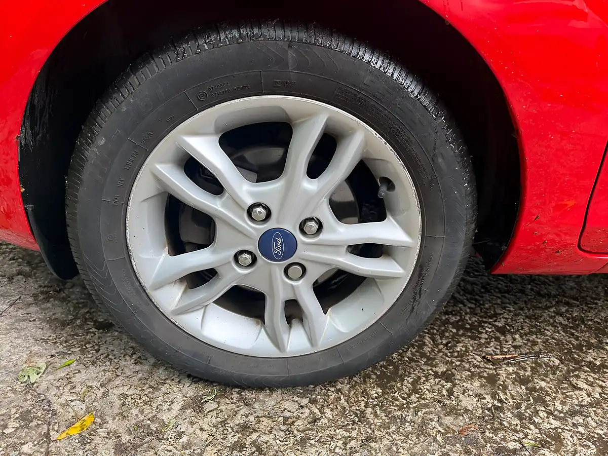 Used 2015 Ford Fiesta Zetec Red - Interior and Exterior details 20