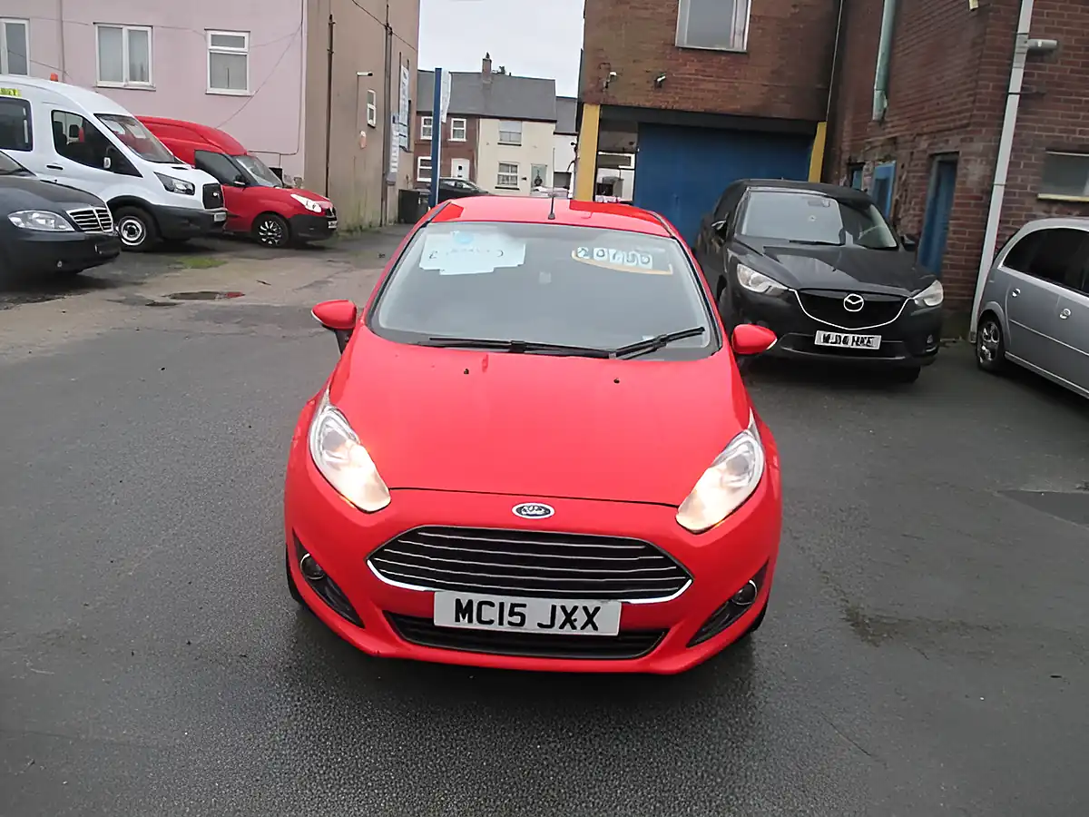Used 2015 Ford Fiesta Zetec Red - Front View