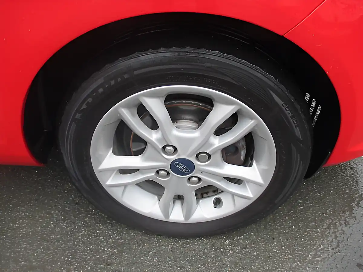 Used 2015 Ford Fiesta Zetec Red - Interior and Exterior details 6