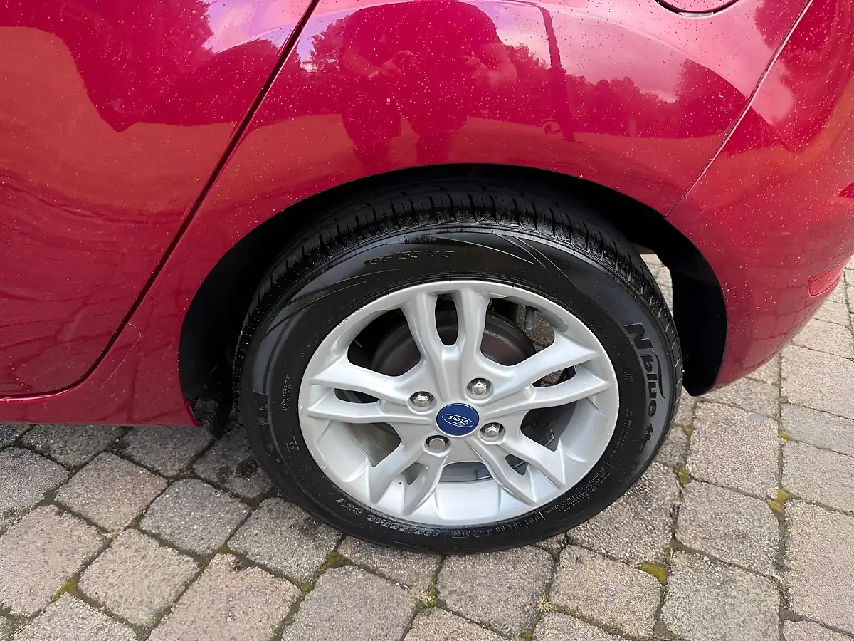 Used 2015 Ford Fiesta Zetec Red - Interior and Exterior details 11