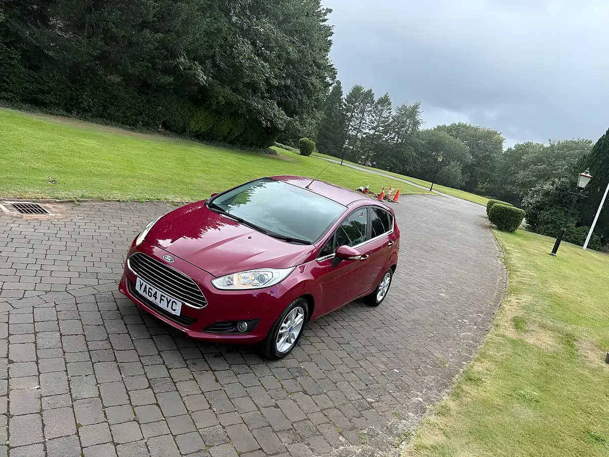 Used 2015 Ford Fiesta Zetec Red - Interior and Exterior details 8