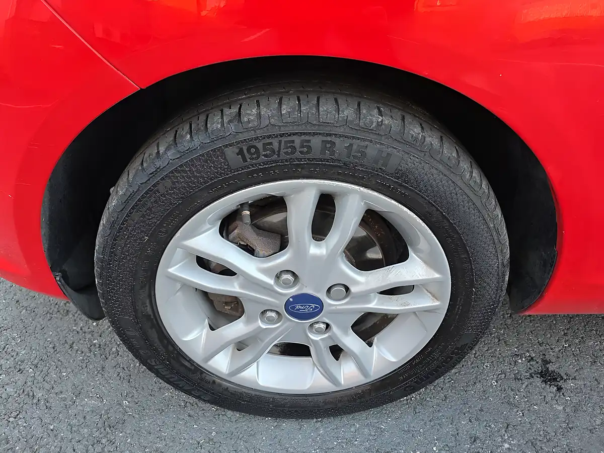 Used 2015 Ford Fiesta Zetec Red - Interior and Exterior details 20
