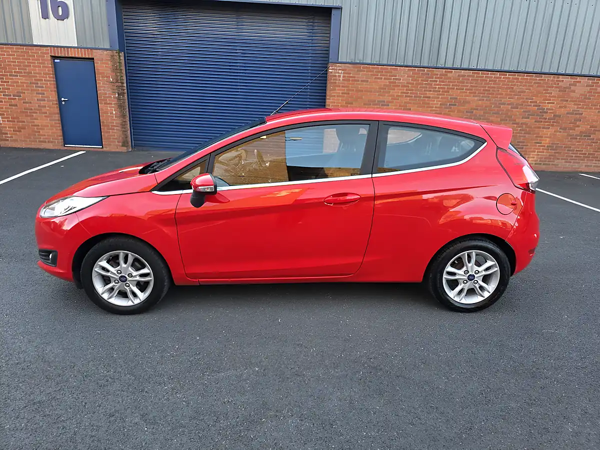 Used 2015 Ford Fiesta Zetec Red - Interior and Exterior details 4