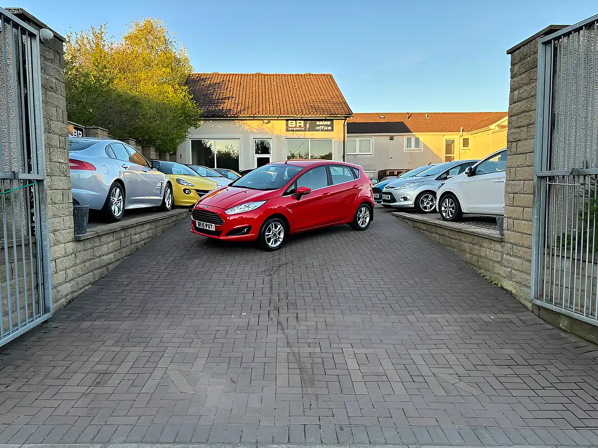 Used 2015 Ford Fiesta Zetec Red - Interior and Exterior details 3
