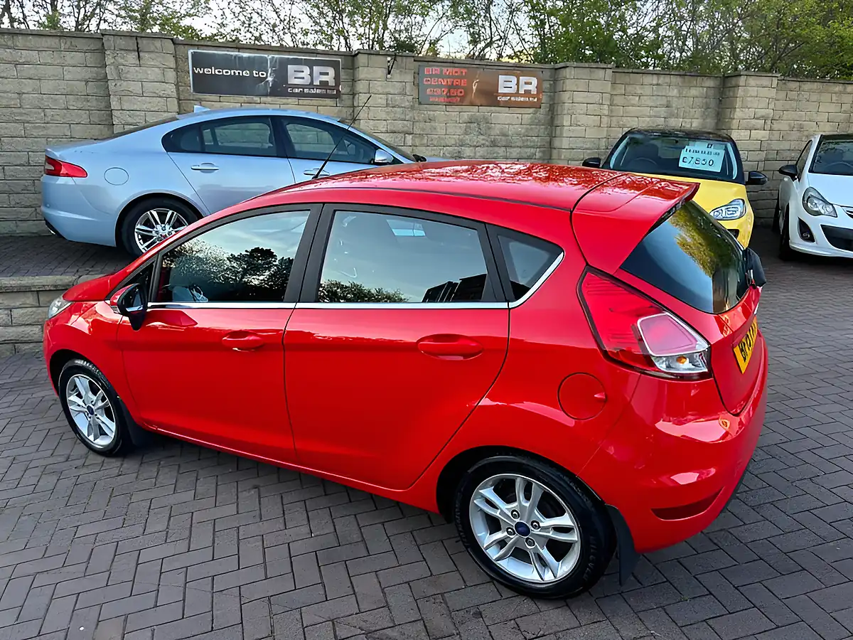 Used 2015 Ford Fiesta Zetec Red - Interior and Exterior details 7