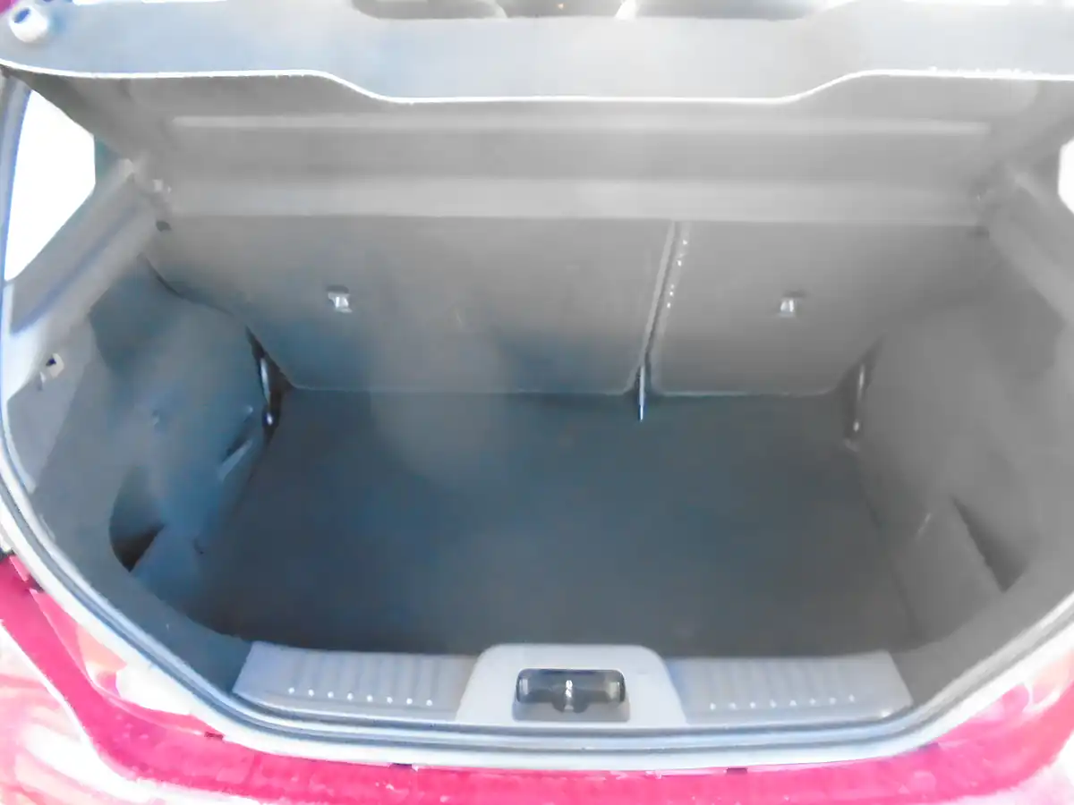 Used 2015 Ford Fiesta Zetec Red - Interior and Exterior details 15