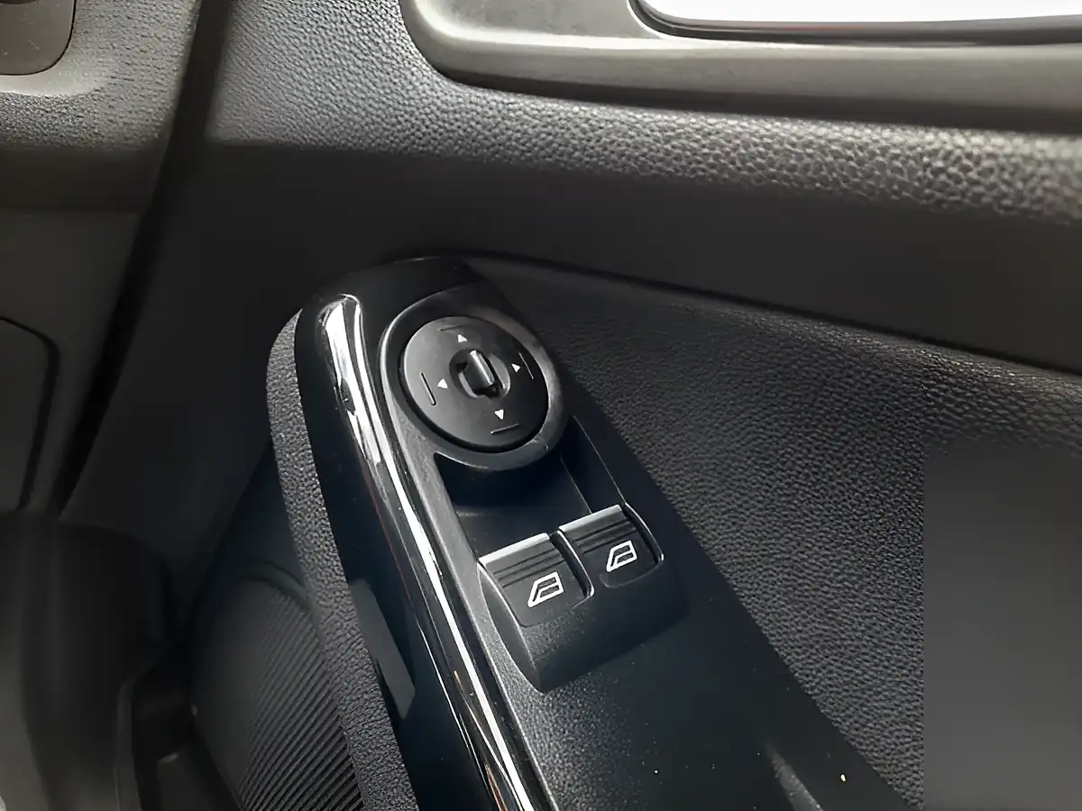 Used 2015 Ford Fiesta Zetec Red - Interior and Exterior details 16