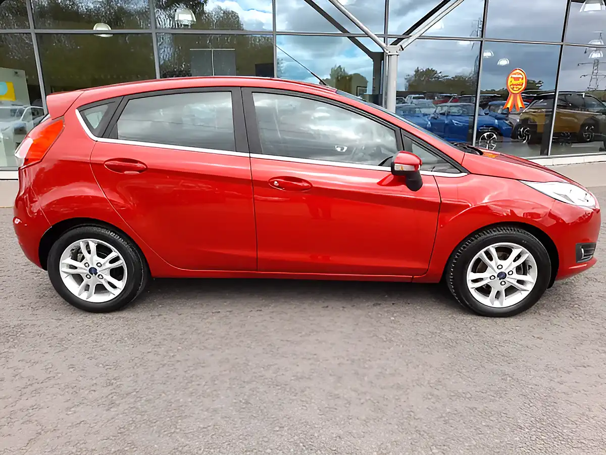Used 2015 Ford Fiesta Zetec Red - Interior and Exterior details 9