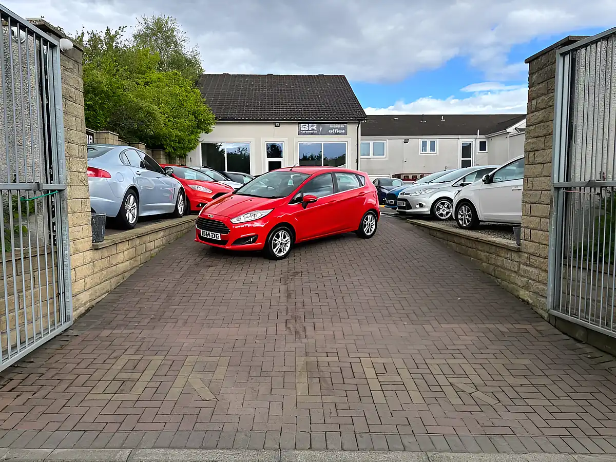 Used 2015 Ford Fiesta Zetec Red - Interior and Exterior details 3