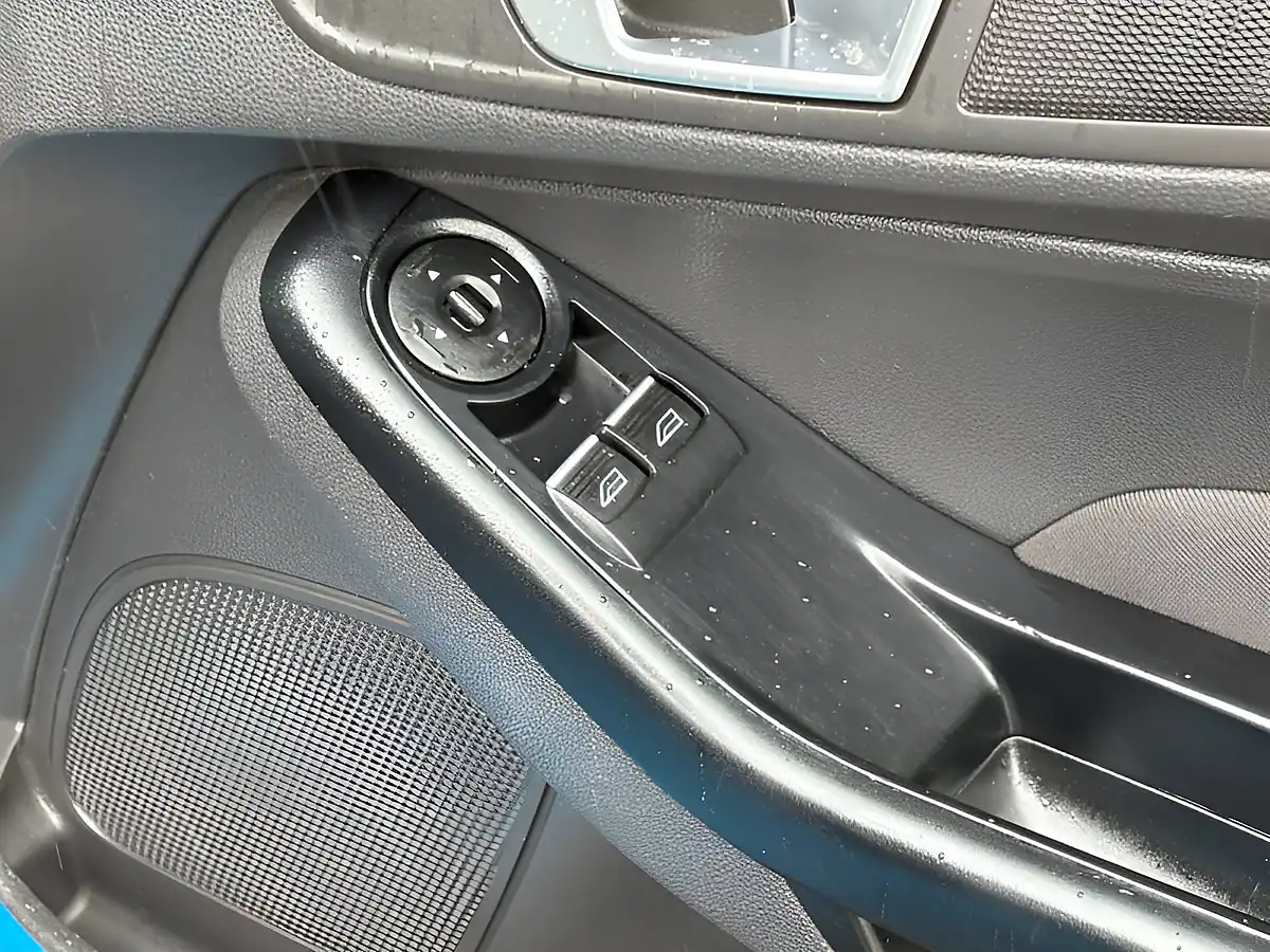 Used 2015 Ford Fiesta Zetec S Blue - Interior and Exterior details 16