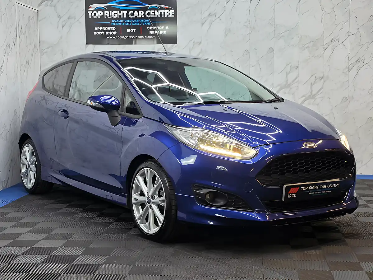 Used 2015 Ford Fiesta Zetec S Blue - Front View