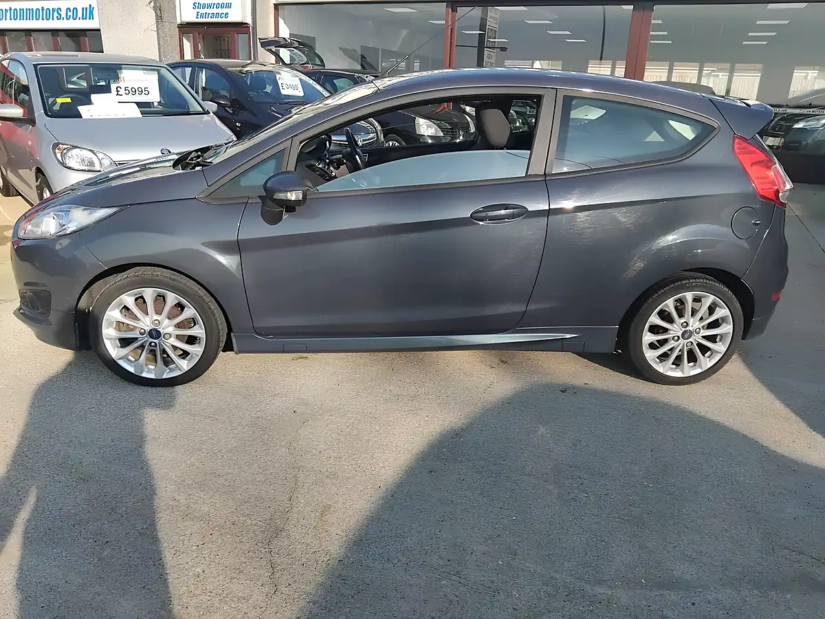 Used 2015 Ford Fiesta Zetec S Grey - Interior and Exterior details 11