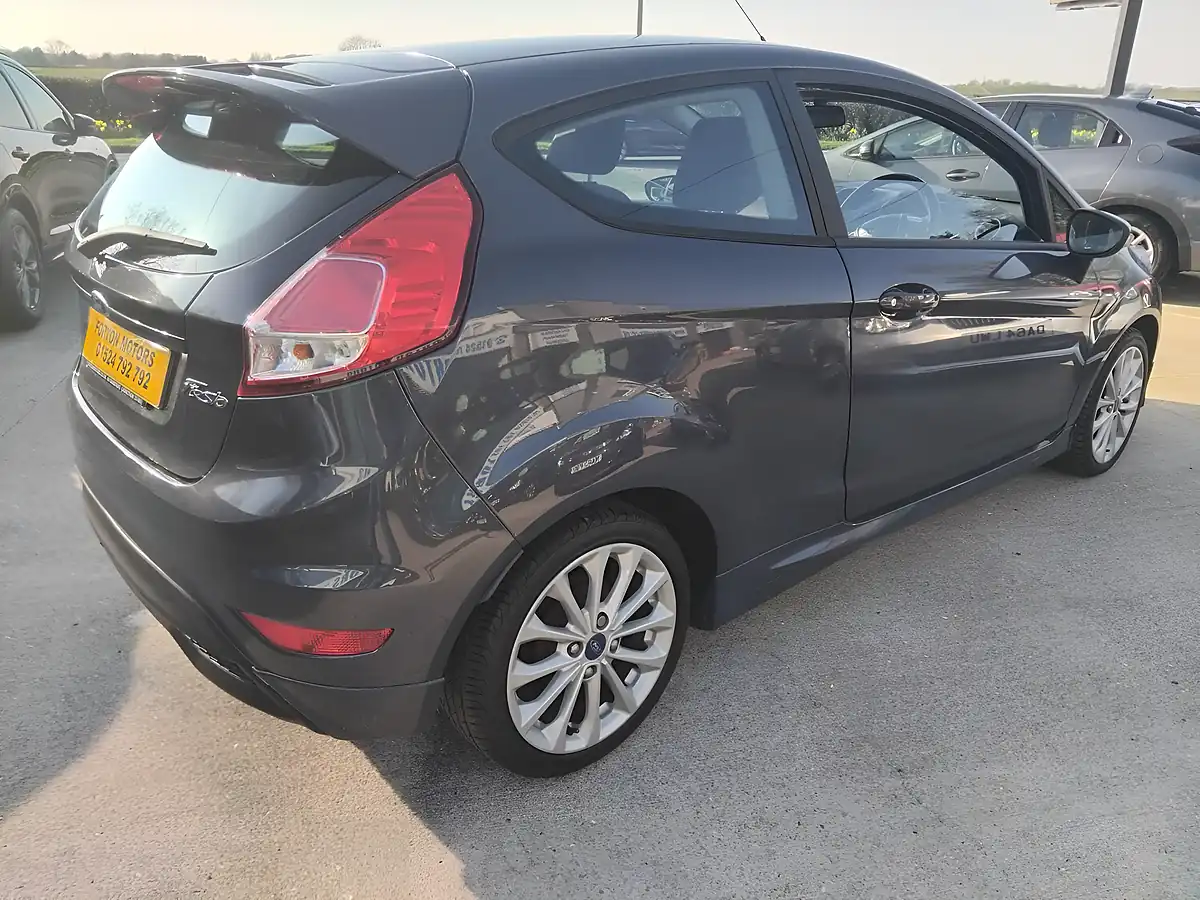 Used 2015 Ford Fiesta Zetec S Grey - Interior and Exterior details 14