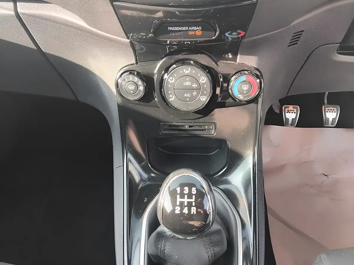 Used 2015 Ford Fiesta Zetec S Grey - Interior and Exterior details 19