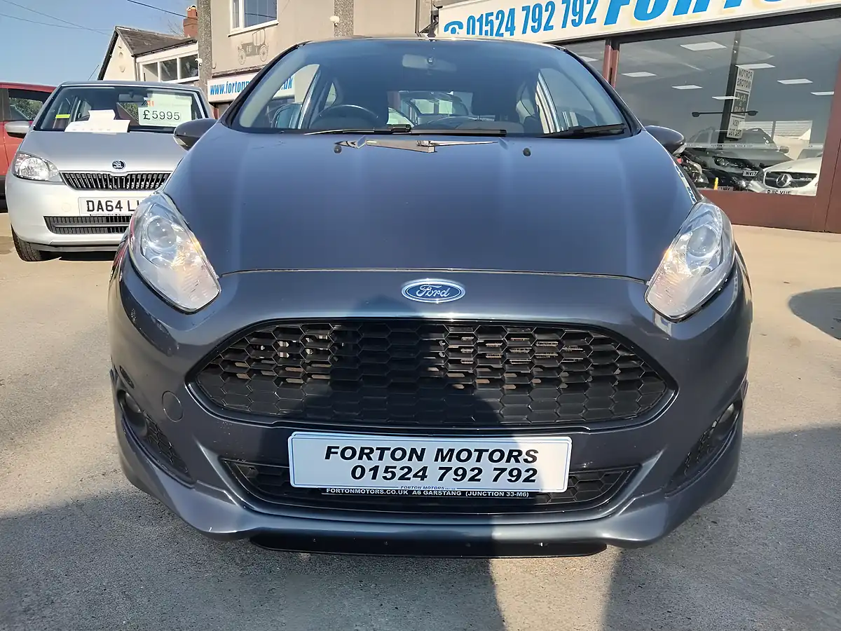 Used 2015 Ford Fiesta Zetec S Grey - Interior and Exterior details 3