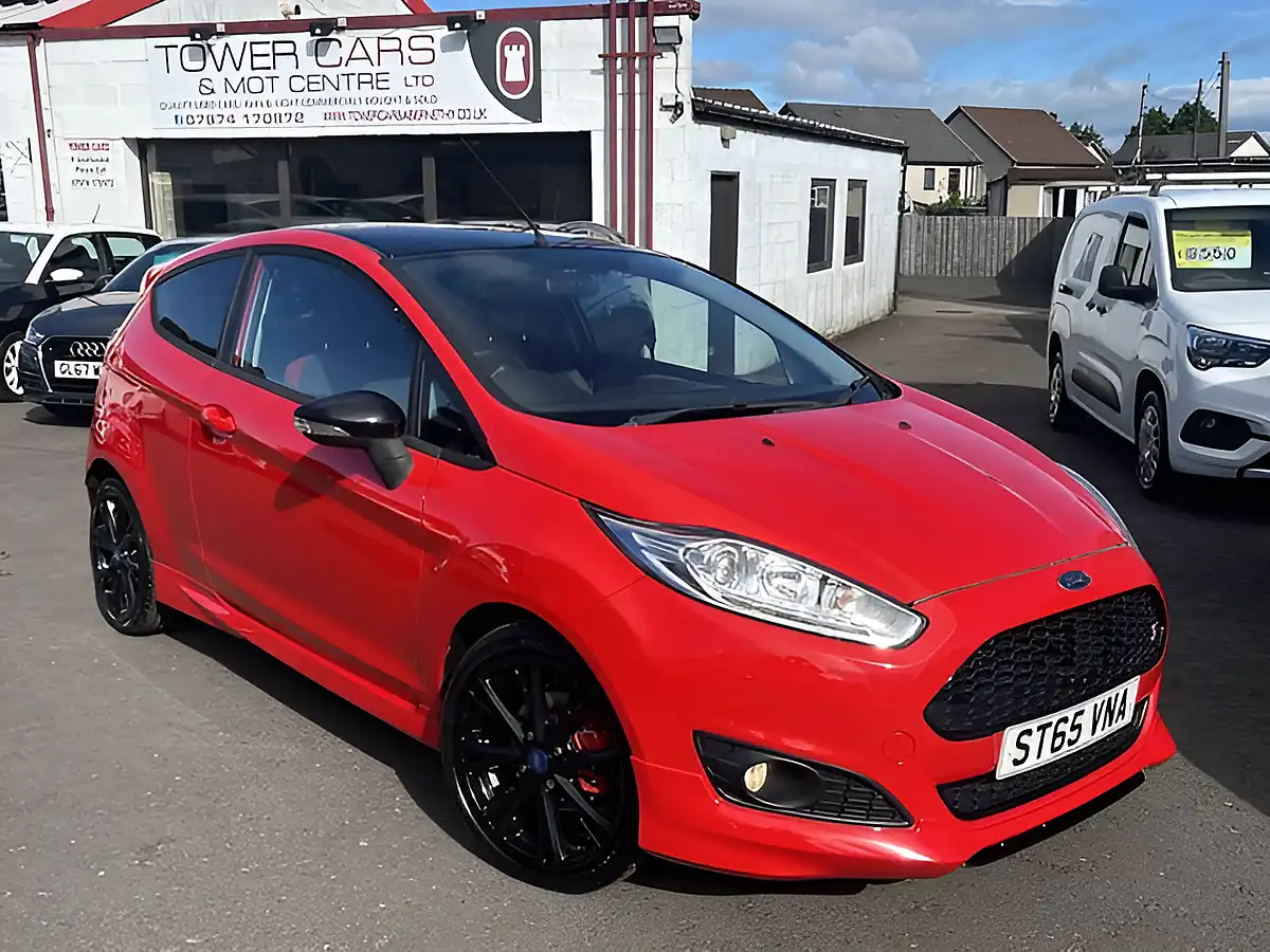 Used 2015 Ford Fiesta Zetec S Red - Front View