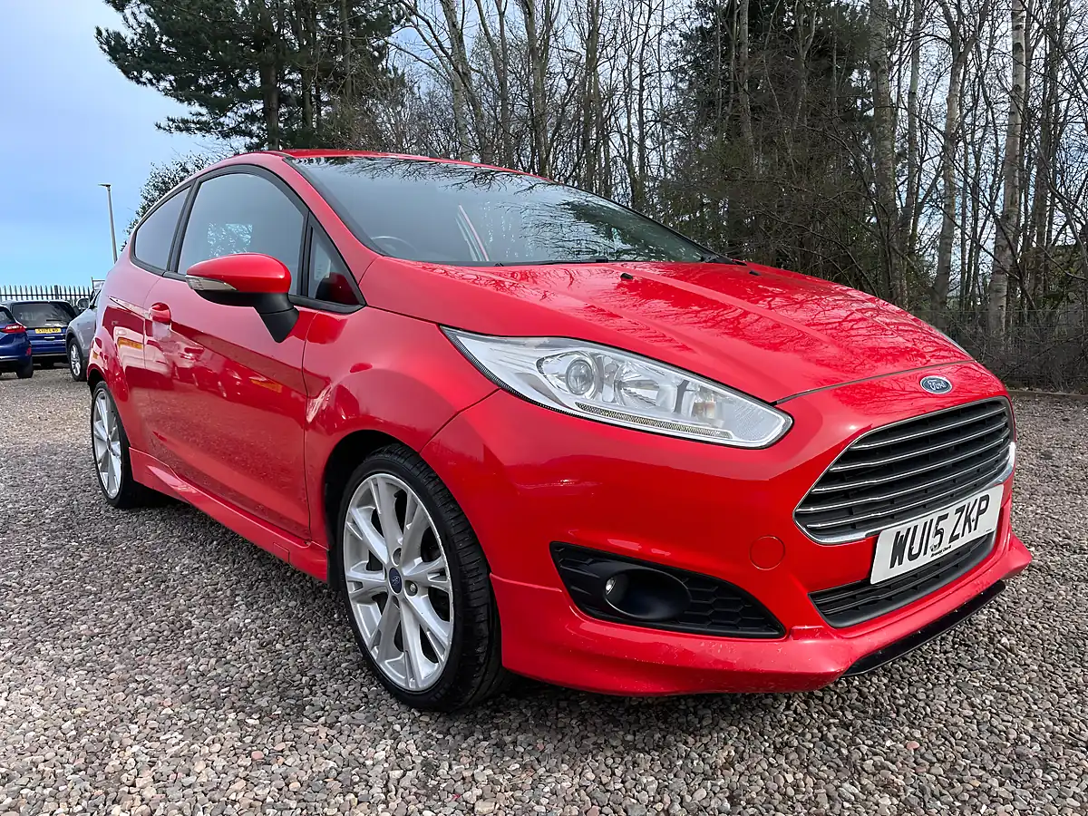 Used 2015 Ford Fiesta Zetec S Red - Front View