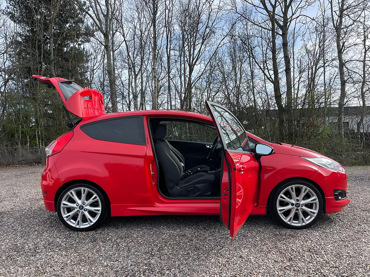 Used 2015 Ford Fiesta Zetec S Red - Interior and Exterior details 7