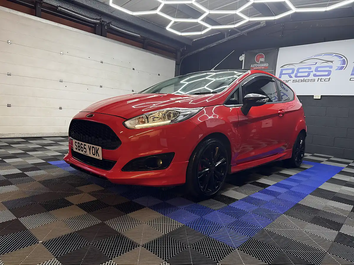 Used 2015 Ford Fiesta Zetec S Red - Interior and Exterior details 5