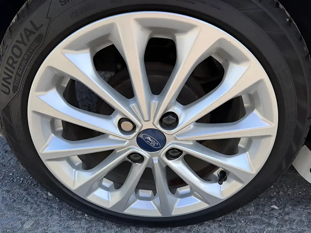 Used 2015 Ford Fiesta Zetec S White - Interior and Exterior details 11