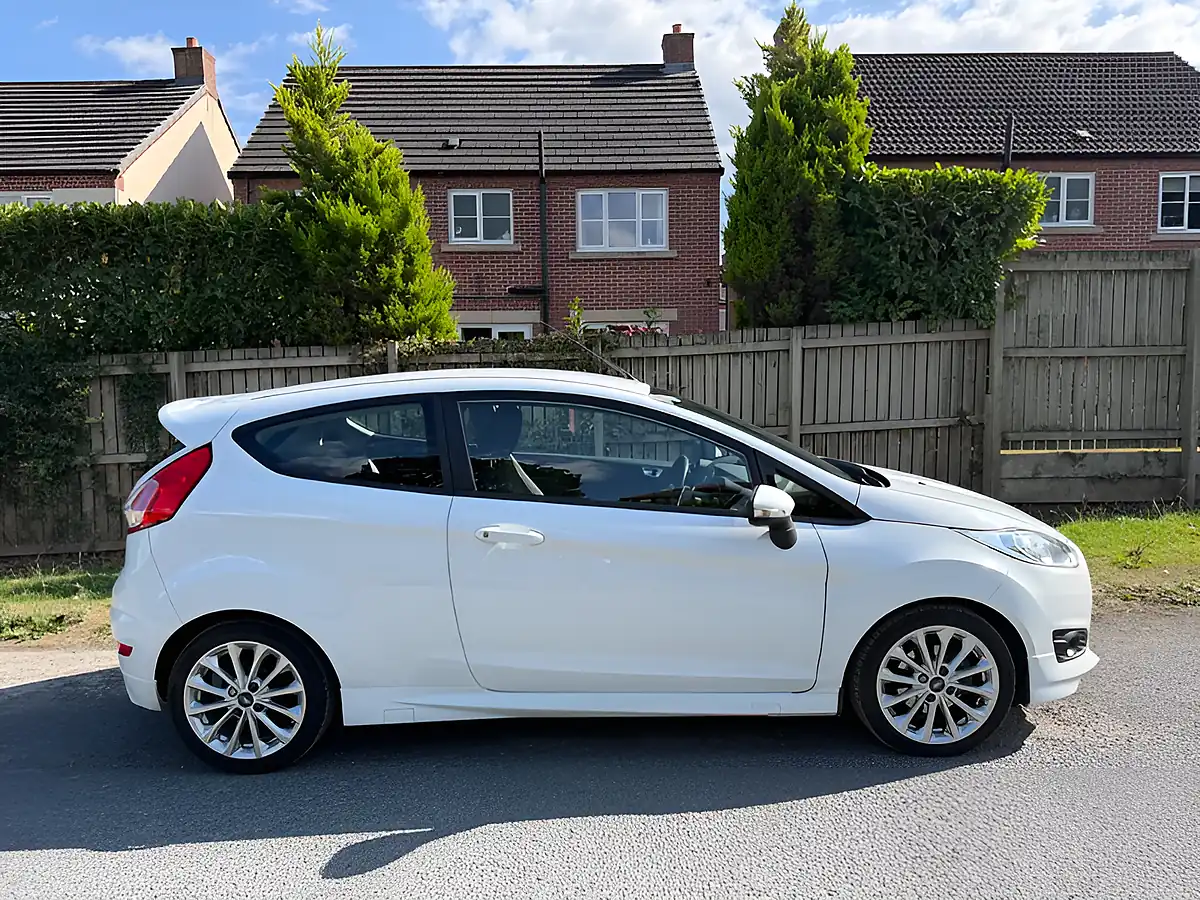 Used 2015 Ford Fiesta Zetec S White - Interior and Exterior details 4