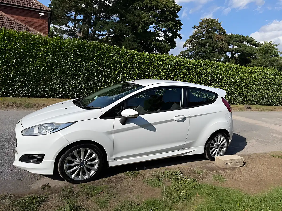 Used 2015 Ford Fiesta Zetec S White - Interior and Exterior details 8