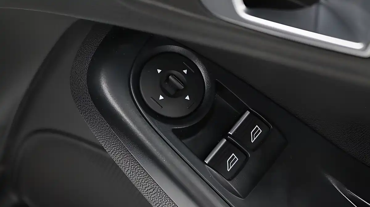 Used 2015 Ford Fiesta Zetec S White - Interior and Exterior details 11