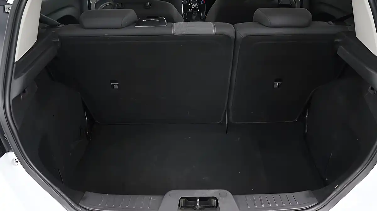 Used 2015 Ford Fiesta Zetec S White - Interior and Exterior details 9