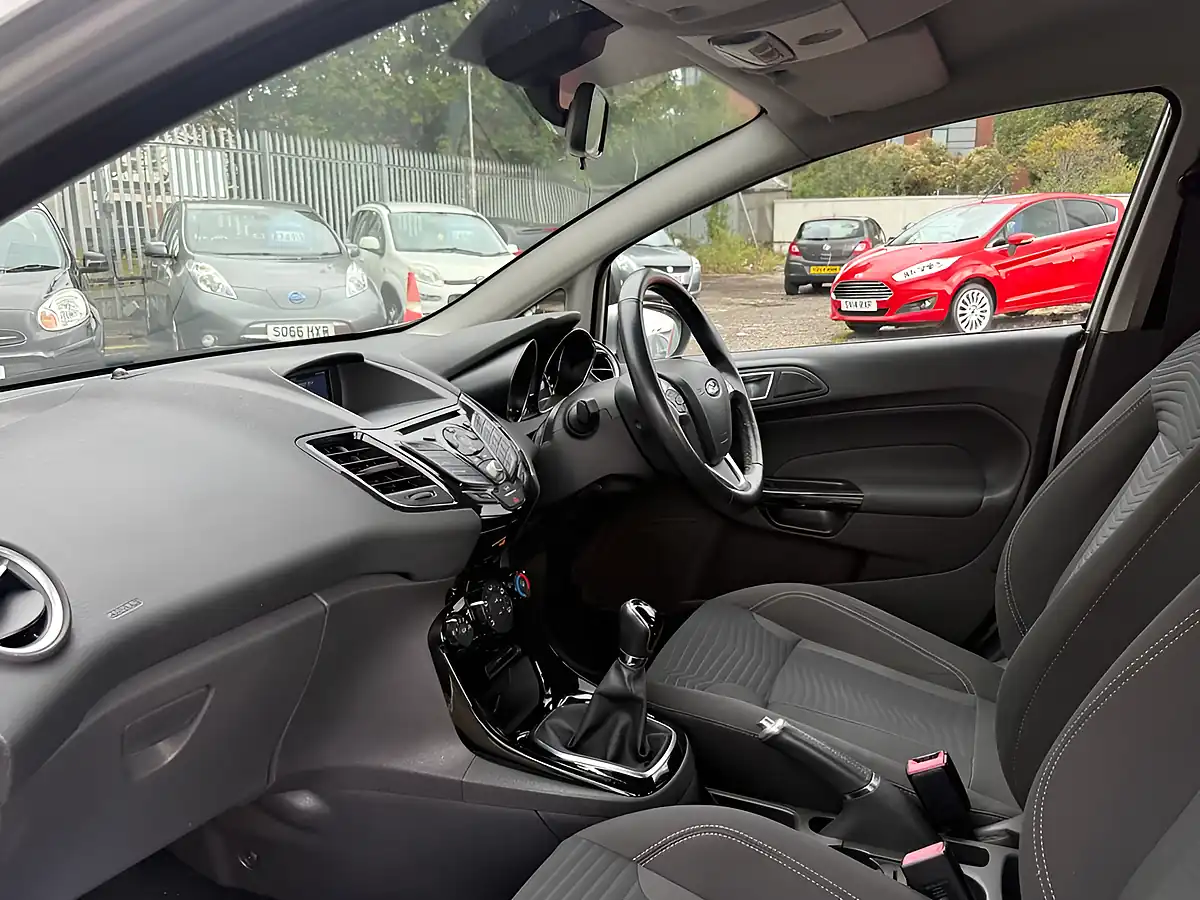 Used 2015 Ford Fiesta Zetec Silver - Interior and Exterior details 10